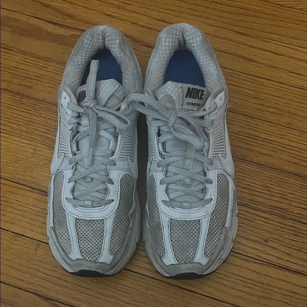 Nike Vemero  Athletic Shoes